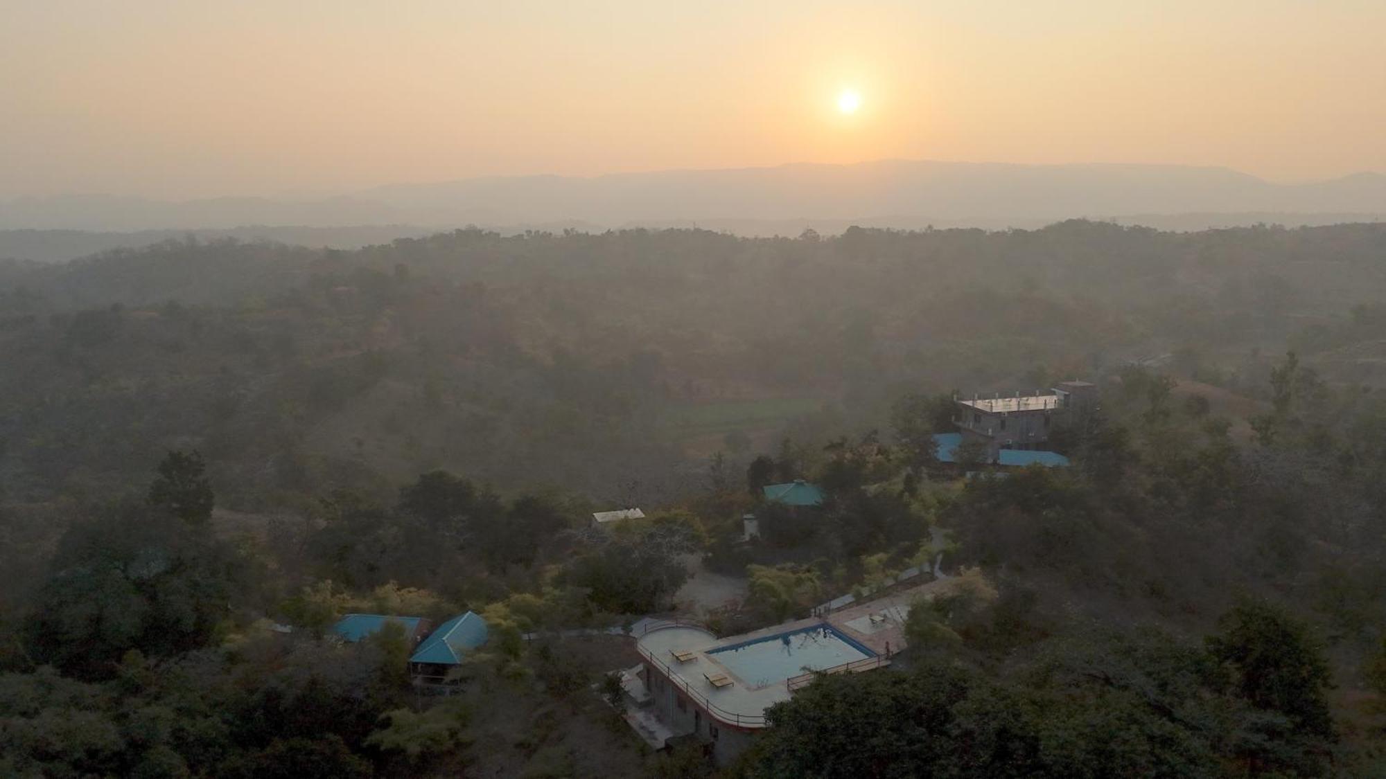 The Sky Imperial Jungle Camp Resort 贡珀尔格尔 外观 照片