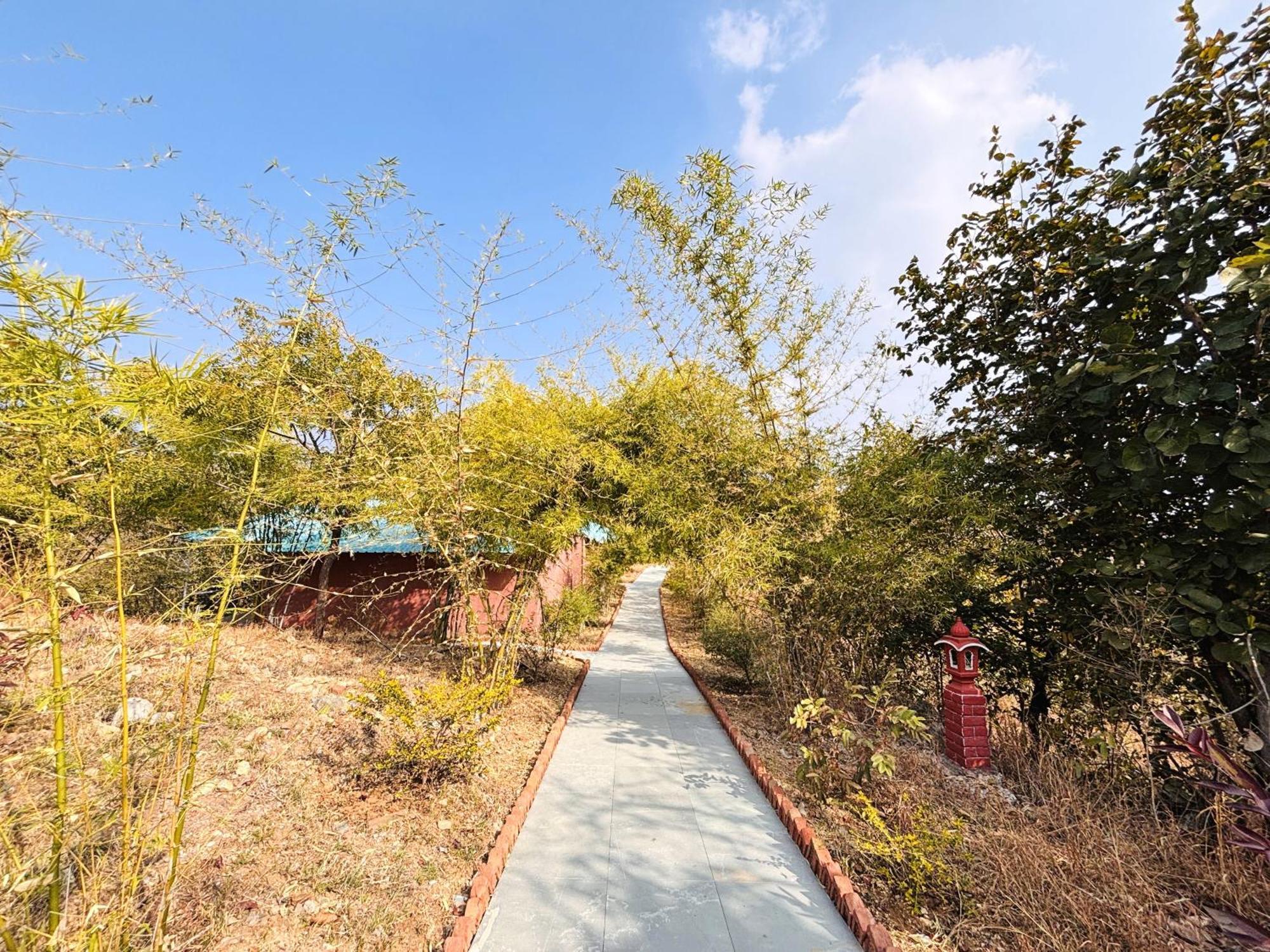 The Sky Imperial Jungle Camp Resort 贡珀尔格尔 外观 照片